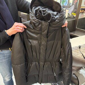 LIKE NEW Women's Moncler Fatsia Giubbotto down jacket